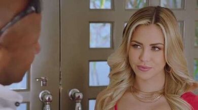 推特淫妻 冯珊珊 被主人摆在后尾箱 身体任由陌生人蹂躏 戴着眼罩还不能反抗 嫩穴都要被玩坏了！